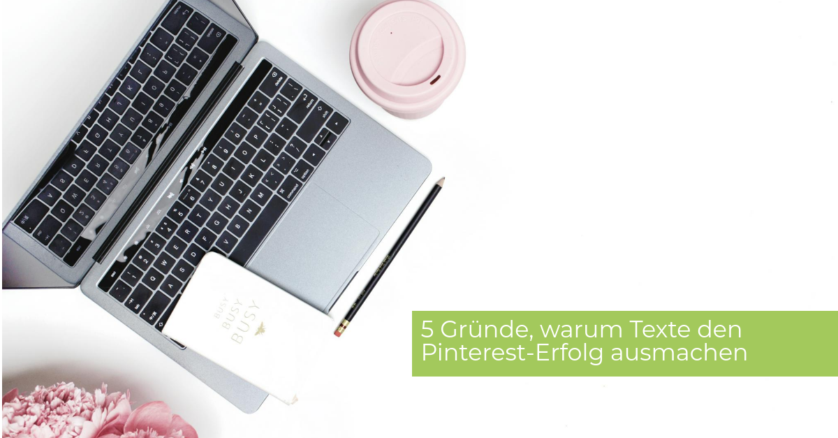 Flatlay Laptop auf Tisch Texte Erfolg Pinterest
