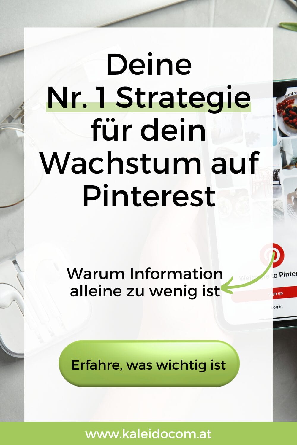 Eine deutschsprachige Werbung auf weißem Hintergrund mit einem Telefon, das Pinterest anzeigt. Der Text lautet: "Deine Nr. 1 Wachstumsstrategie für dein Wachstum auf Pinterest. Warum Informationen allein zu wenig sind. Erfahre, was wichtig ist.