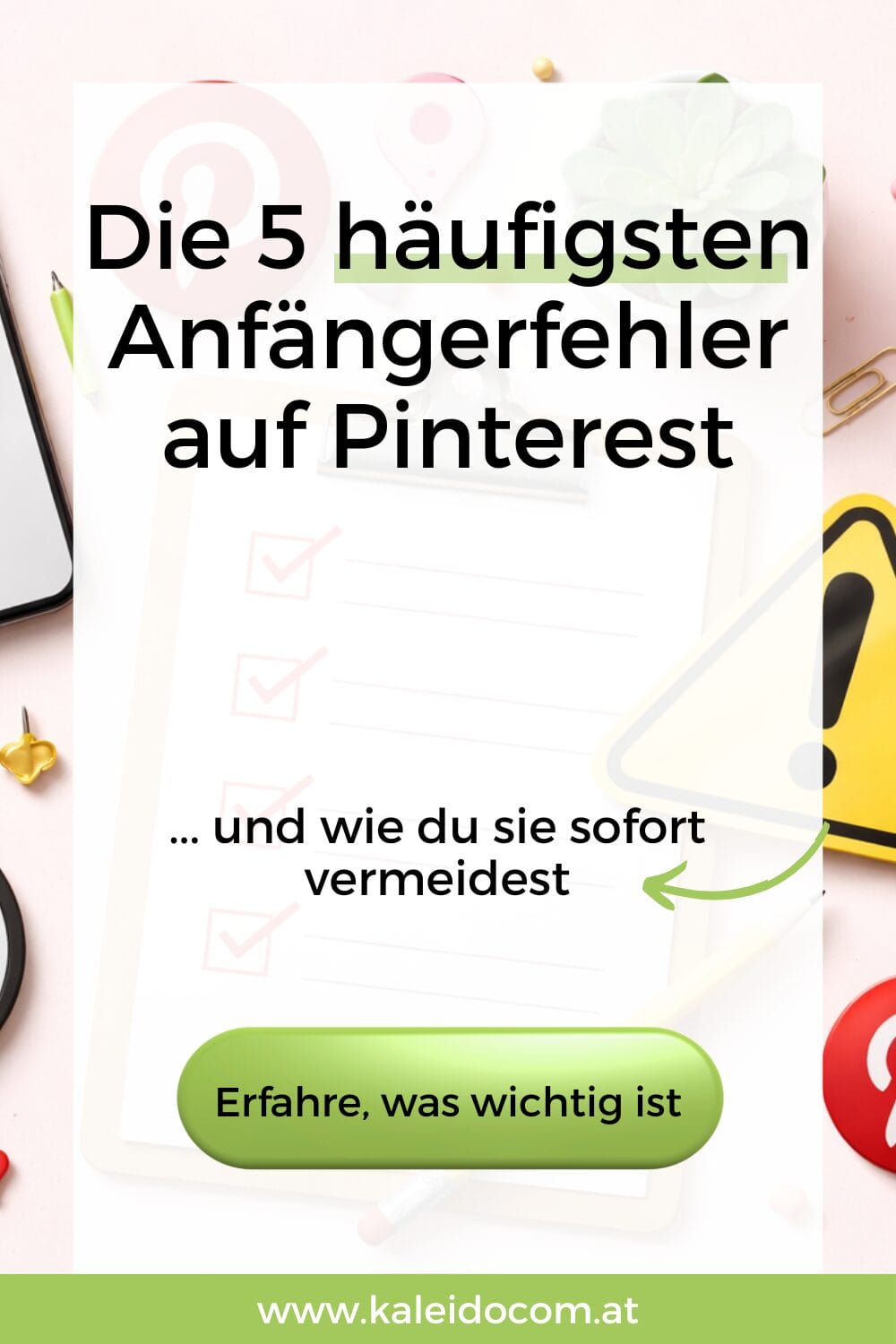 Die 5 häufigsten Anfängerfehler auf Pinterest 6 Eine deutschsprachige Grafik mit dem Titel "Die 5 häufigsten Anfängerfehler auf Pinterest", die ein Klemmbrett, ein Warnschild und das Wort Anfängerfehler sowie einen grünen Button "Erfahre, was wichtig ist" auf hellem Hintergrund mit Büroartikeln zeigt.